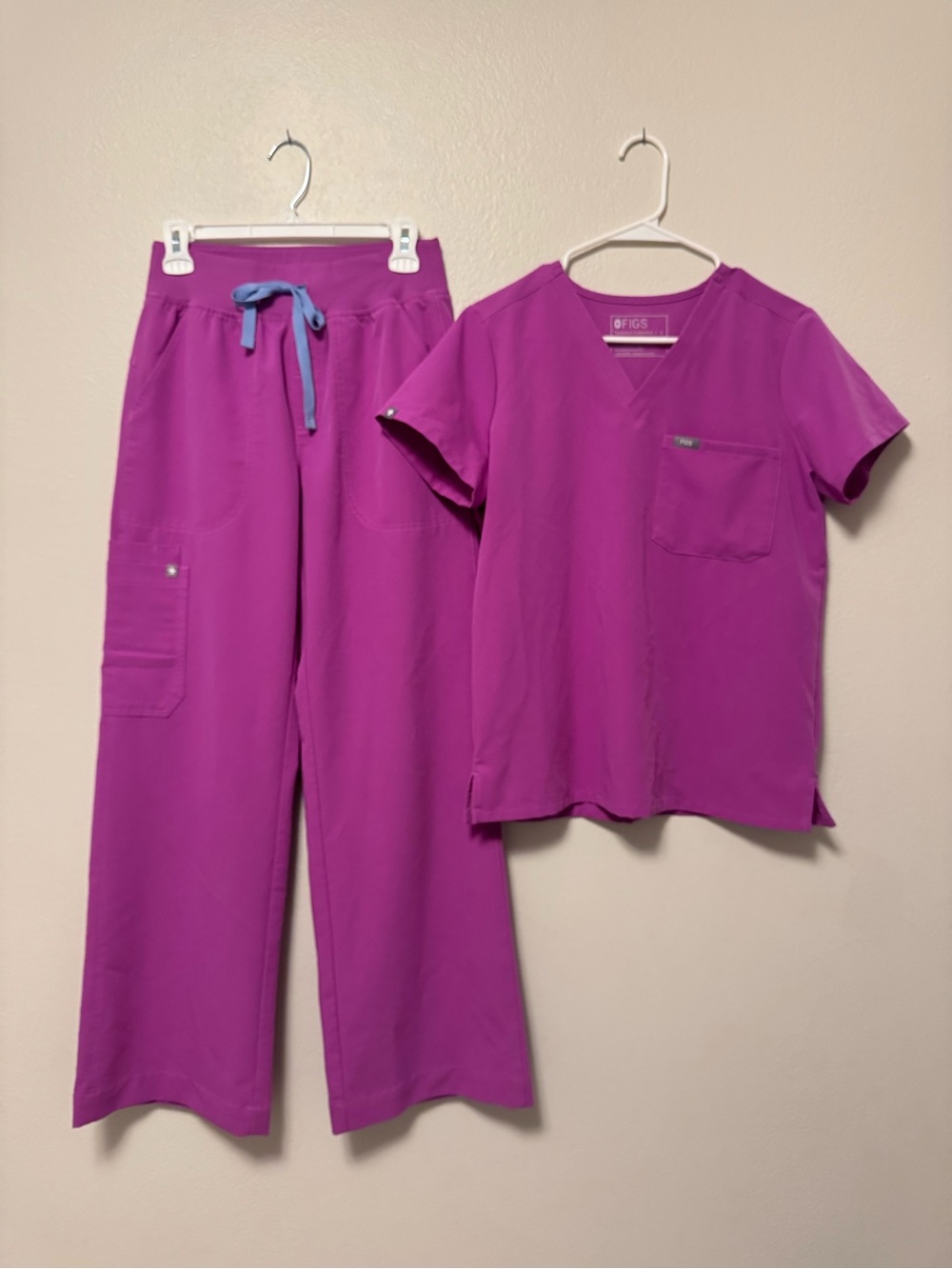 Figs Ultraberry Women's Isabel Scrub Set - size SMALL